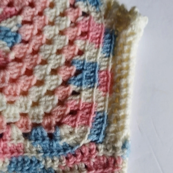 Vintage Y2K Blue Pink White Grannycore Granny Square Crocheted Crop Sweater … - Picture 11 of 12